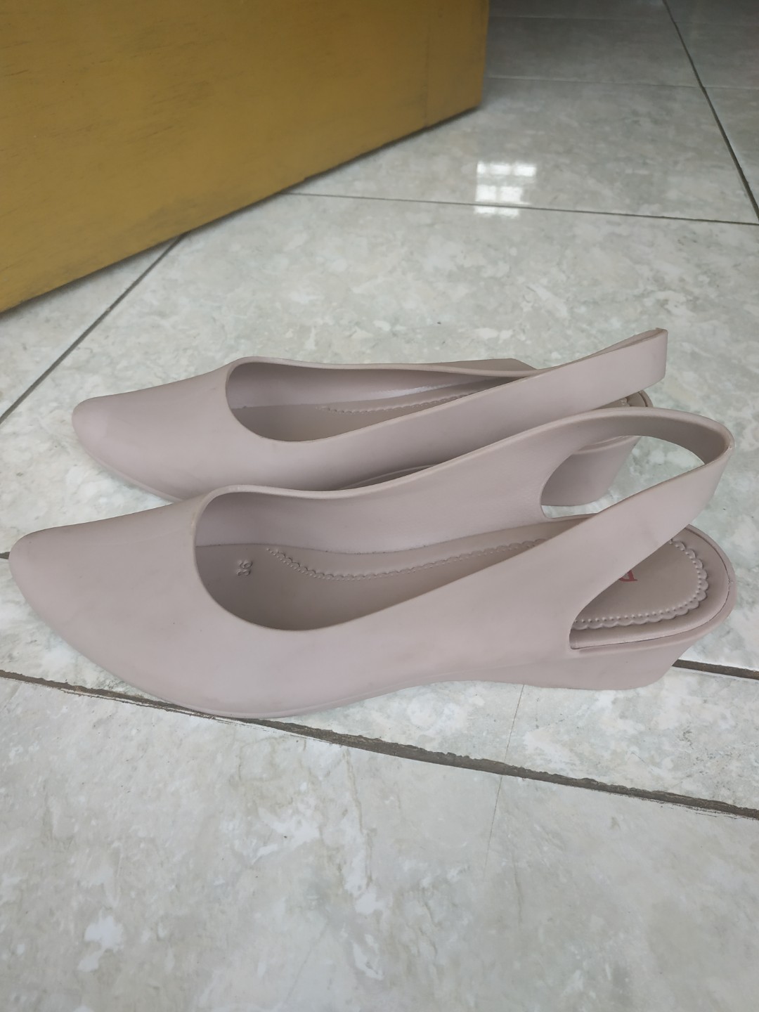 jelly shoes balance