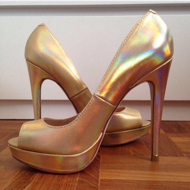 aldo gold pumps