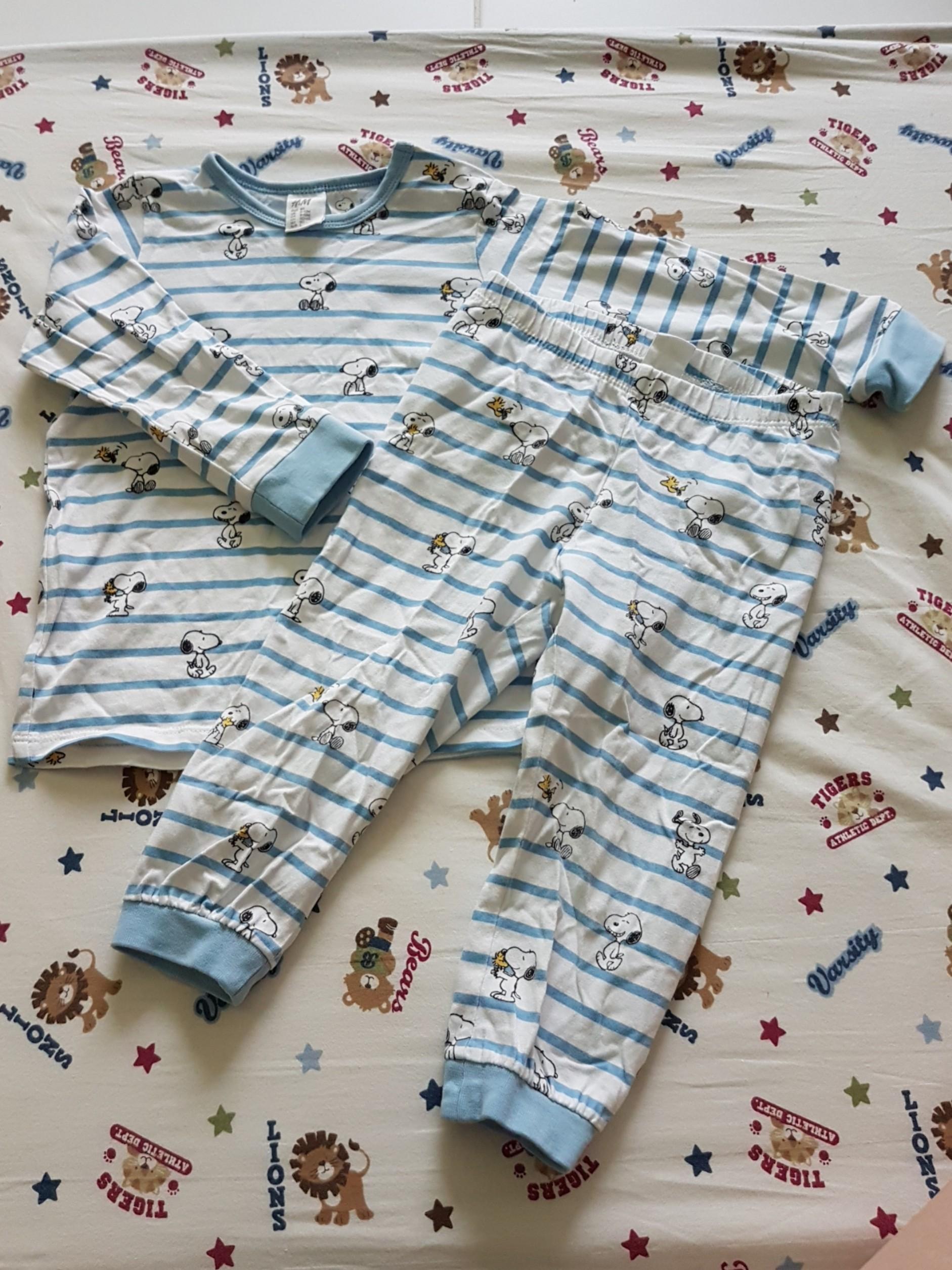 Snoopy Pyjamas (Category: Babies & Kids Fashion) located in Ayer Itam. Submitted by fiery_w (Listing ID 219935839, Image 1). Description: Item in very good condition. Cloth is comfy and cute... size is bigger than usual 9-12M. Can fit up to 24M..