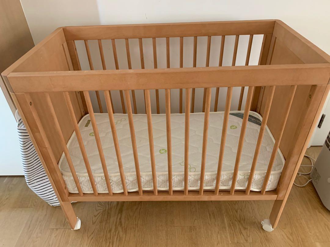 Troll Baby Crib Lucas With Mattress In Good Condition Bb床