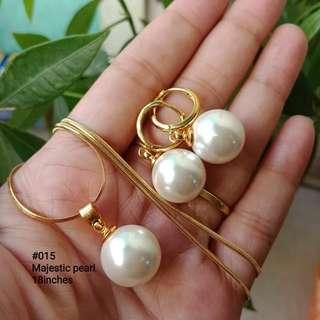PEARL NECKLACE AND EARRINGS SET