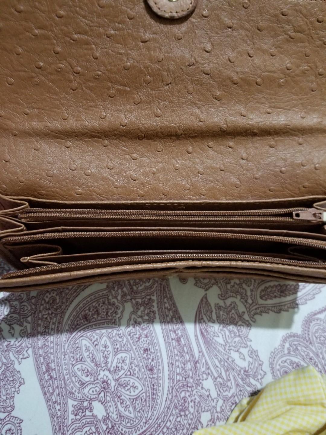 Brown Wallet (Category: Wallets & Card holders) located in Paranaque City. Submitted by politzki (Listing ID 220277625, Image 3). Description: Slightly used Padala from the US.
