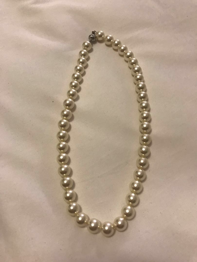 Costume pearl necklace, Women's Fashion, Jewelry & Organisers ...