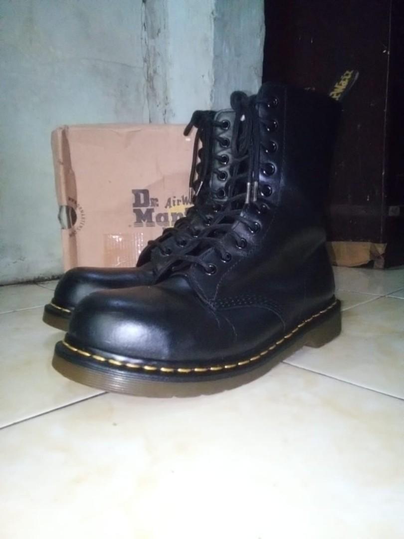 Dr martens docmart stell toe bukan redwing thimberland nike adidas topman  bershka uniqlo bomber nudie, Fesyen Pria, Sepatu , Lainnya di Carousell