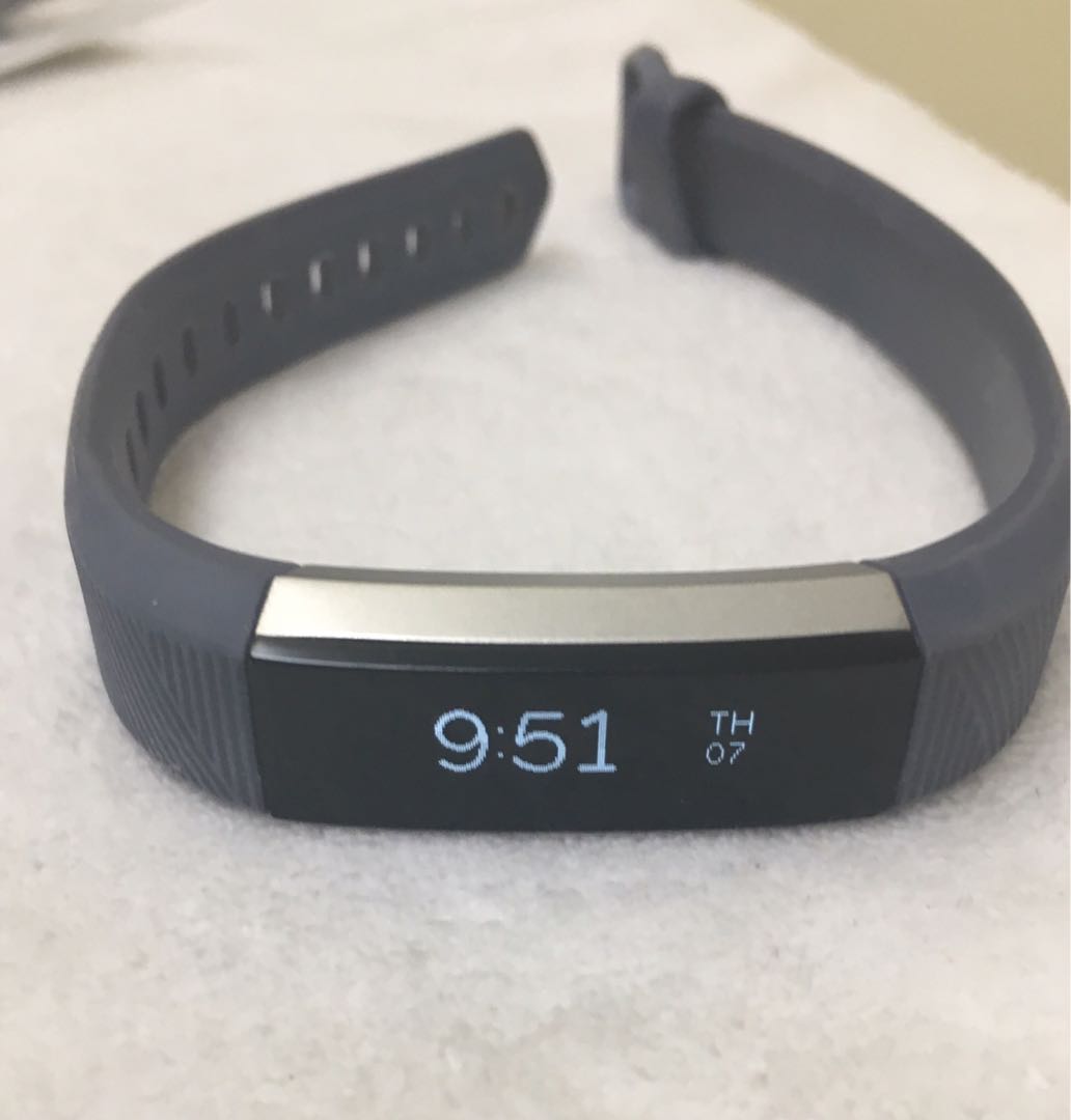 Fitbit Alta with Free Pebble, Sports 