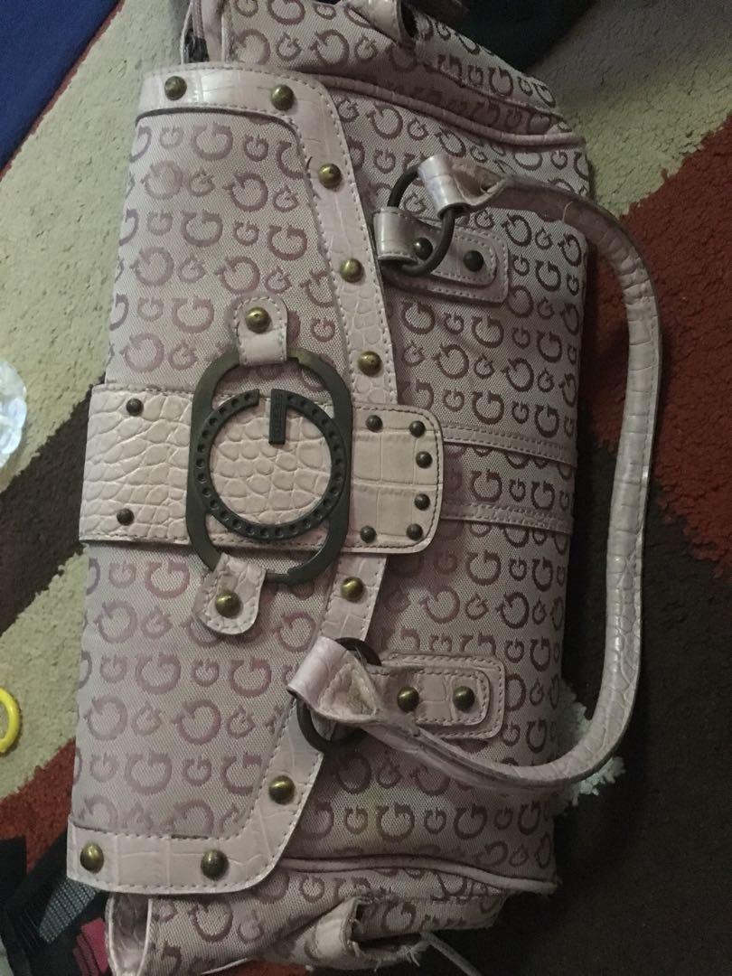 guess baby pink shoulder bag (Category: Shoulder Bags) located in Tanza. Submitted by ashkadilta (Listing ID 220263166, Image 1). Description: .