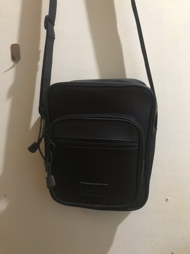 Oxygen cheap sling bag