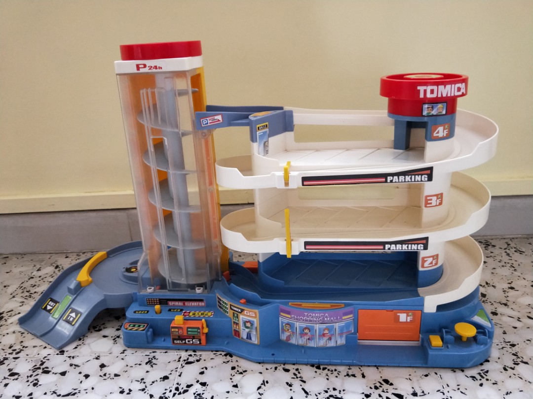 Tomica parking garage building, Hobbies & Toys, Toys & Games on Carousell