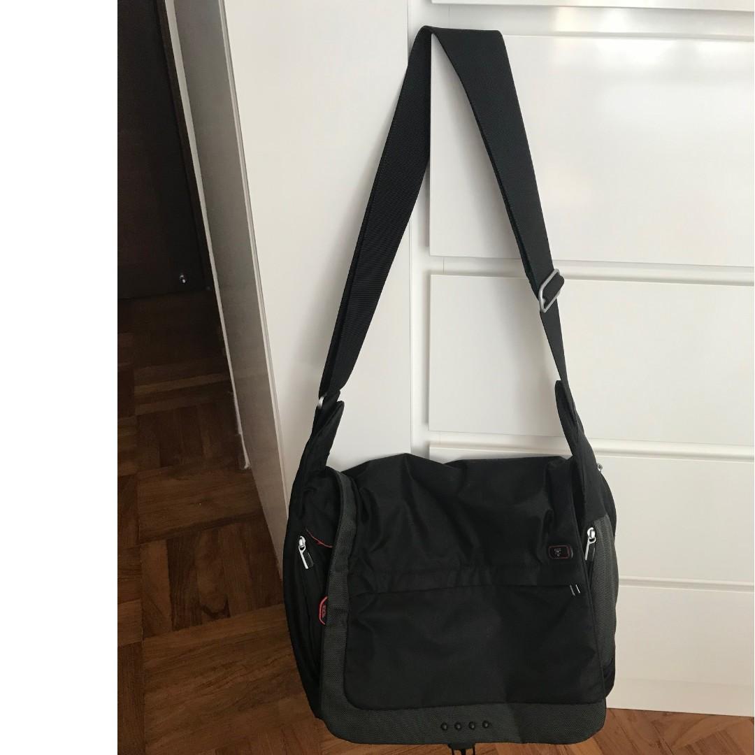 TUMI Tech 5112D Expandable Laptop Notebook Computer Messenger Bag