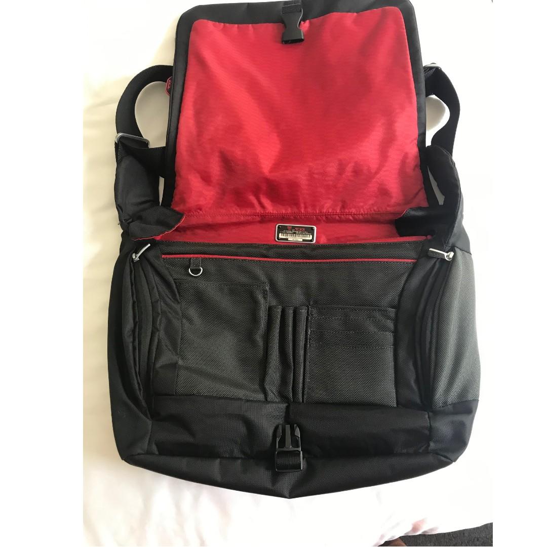 TUMI Tech 5112D Expandable Laptop Notebook Computer Messenger Bag