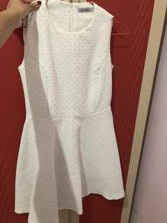 DRESS PUTIH Chic Simple