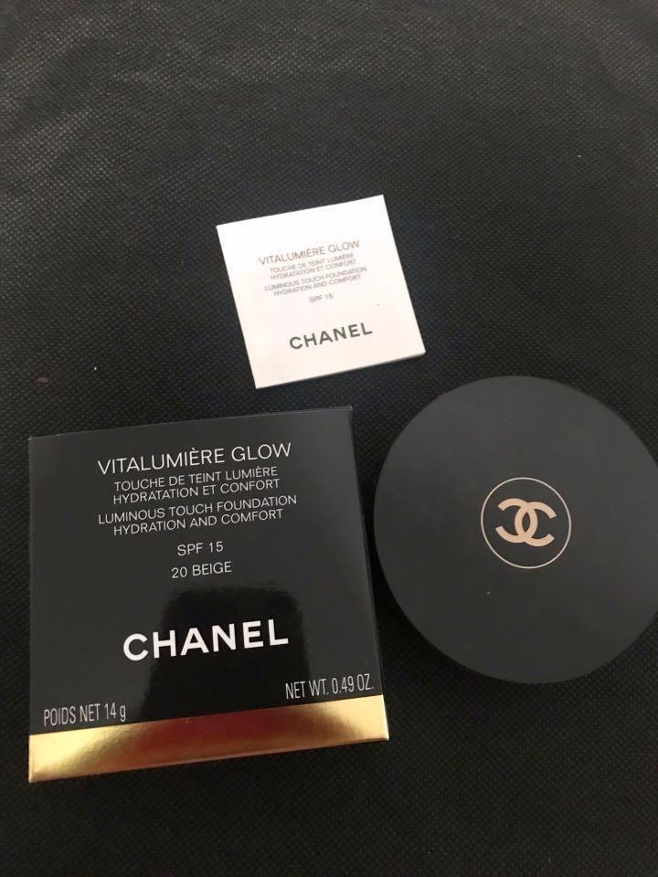 Vitalumiere Glow Luminous Touch Foundation SPF 15 - 20 Beige by Chanel for  Women - 0.49 oz Foundation