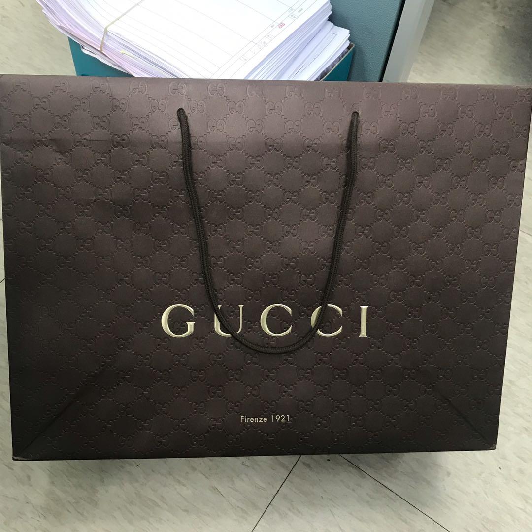 Gucci 紙袋 紙盒包裝盒 名牌精品 精品配件在旋轉拍賣