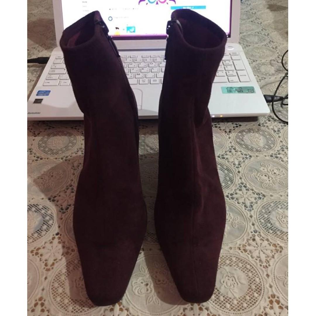 knee high black suede boots with heel
