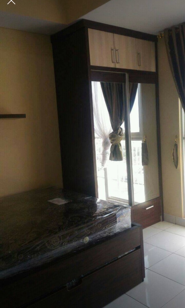 kamar set mini bar tempat tidur lemari dll