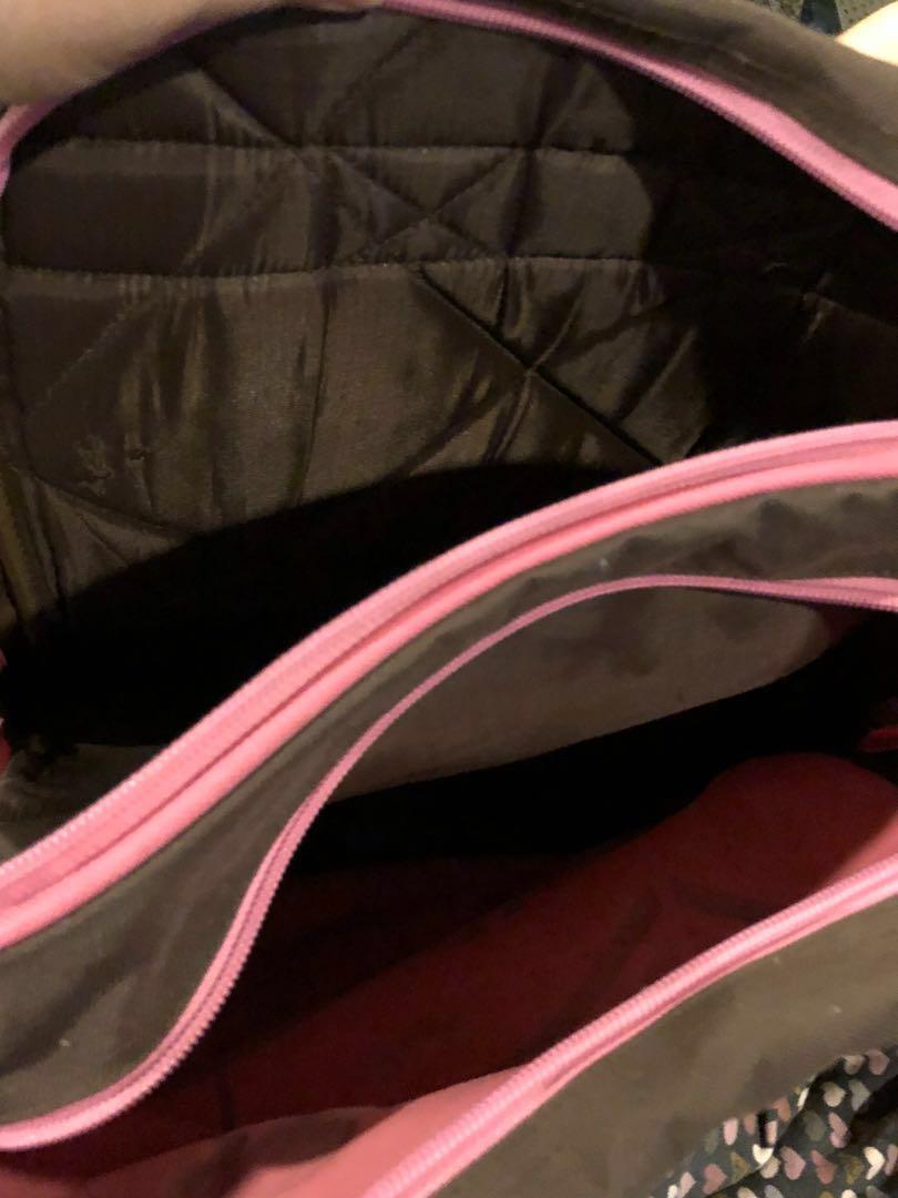 ♨️SALE Authentic ROXY Backpack (Category: Backpacks) located in Quezon City. Submitted by legisgirl24 (Listing ID 191285765, Image 2). Description: Authentic Roxy backpack. Big size. Could accommodate a 17inch laptop. Used but still in good condition. Very spacious. .