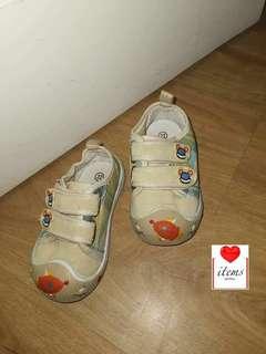 Rubbershoes for your little Prince!