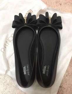 Melissa Shoes doll fem