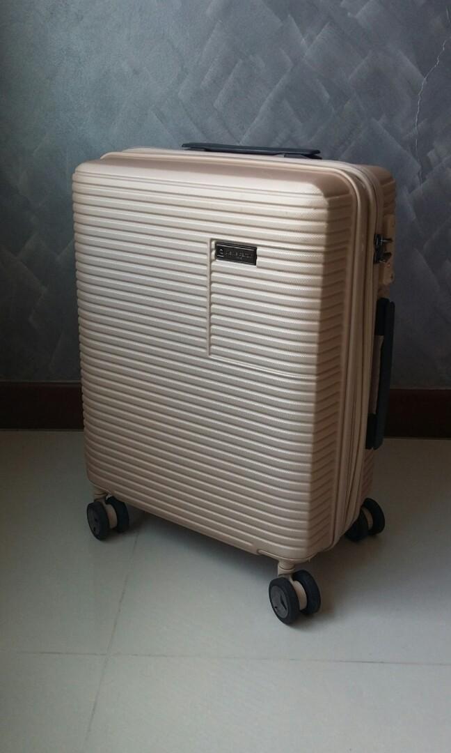 22 x 16 x 9 luggage