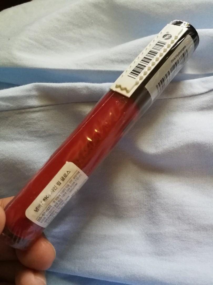 No7 High Shine Lip Gloss Brand New (Category: Makeup) located in Pasig City. Submitted by gena_bernisca (Listing ID 220538579, Image 2). Description: No7 High Shine Lip Gloss Color: Pink Hydrangea Bought from Korea Brand New still SEALED.