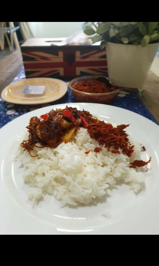 Sambal Goreng Kering Ikan Bilis Food Drinks Local Eats On Carousell