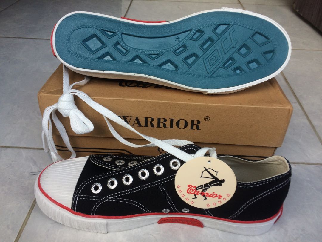 Sepatu Warrior Classic Low B W Fesyen Pria Sepatu Sneakers Di Carousell