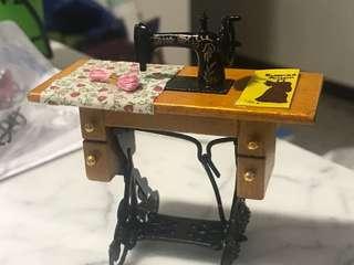 Antique Sewing Machine 1:12 scale