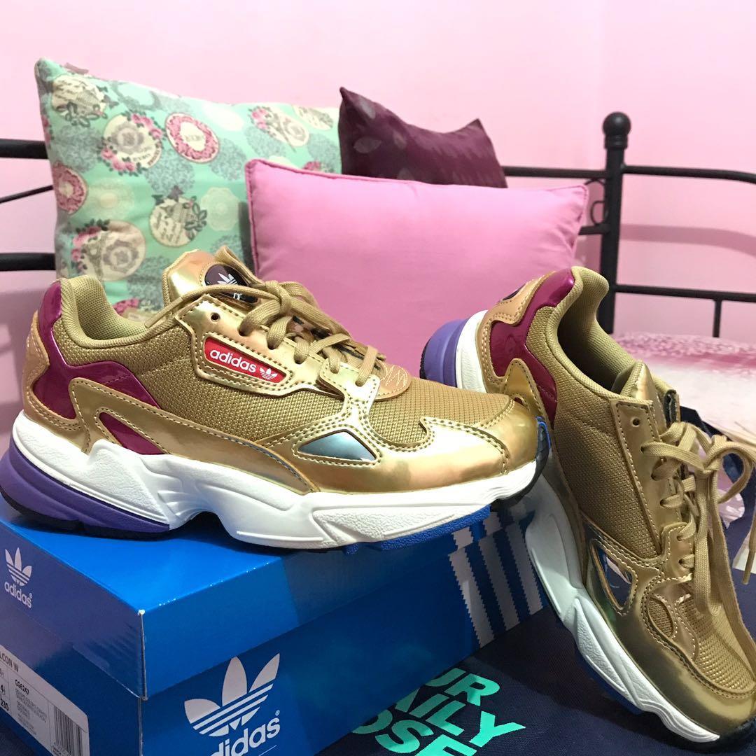 harga adidas falcon kylie