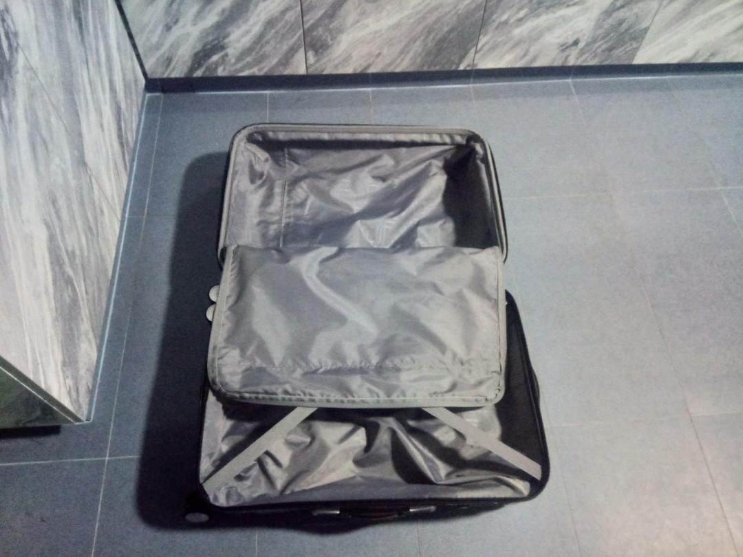 american tourister hs mv  deluxe spinner 69cm exp
