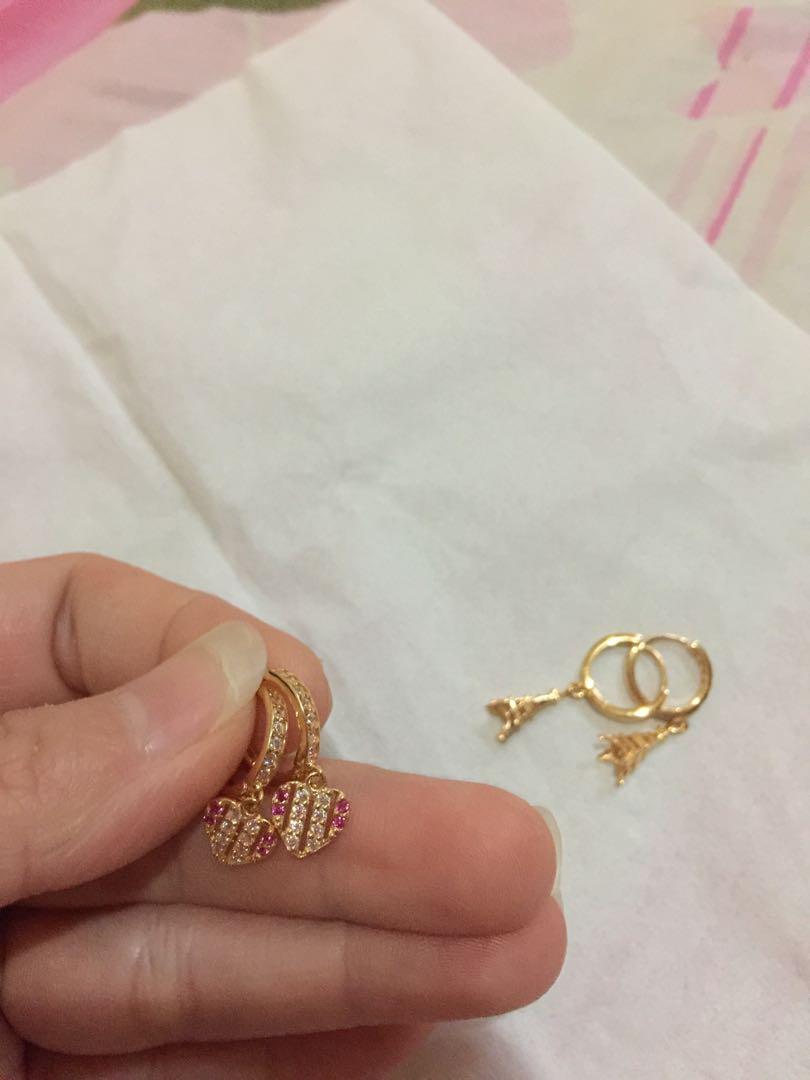Anting emas LoVe, Fesyen Wanita, Perhiasan di Carousell