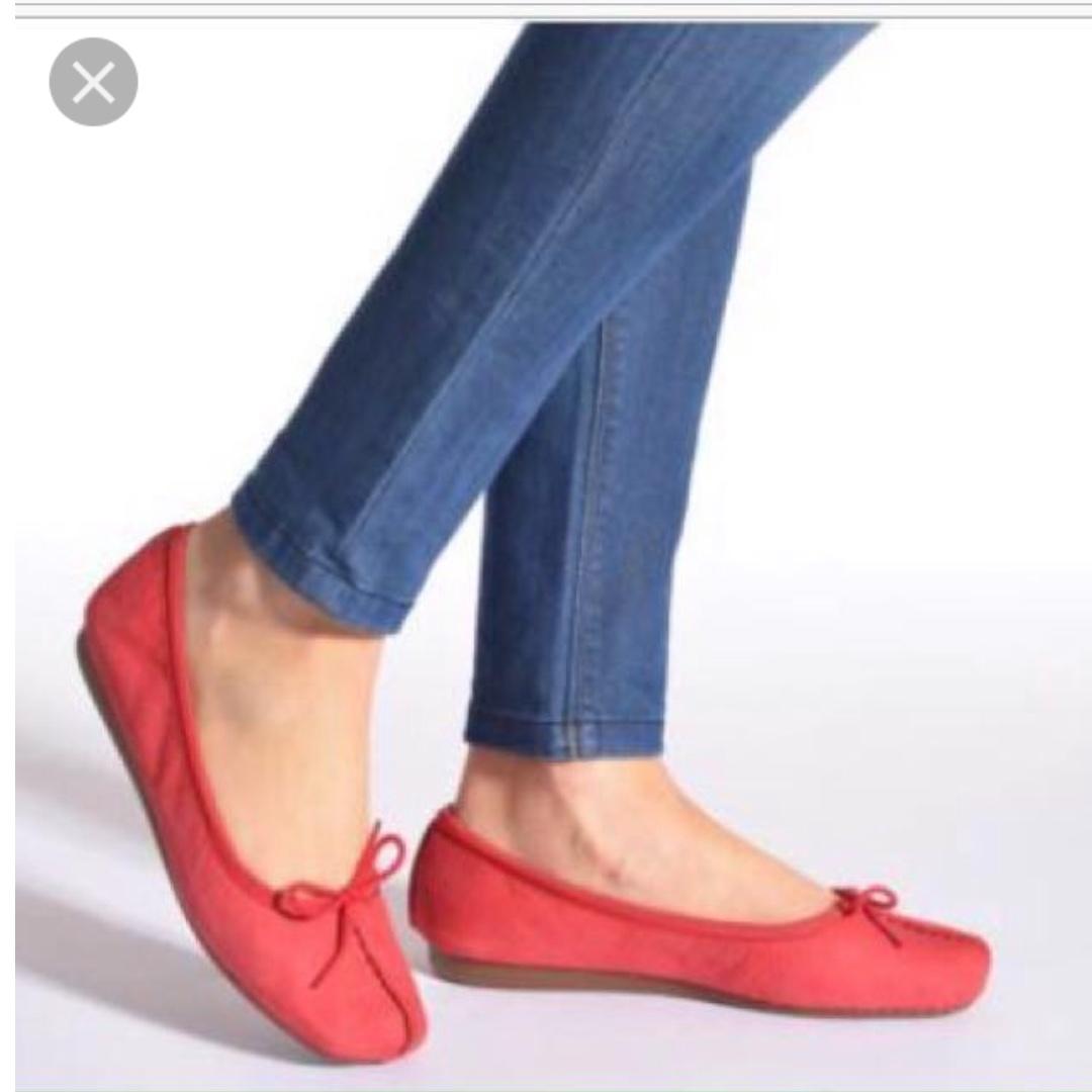 clarks red flats