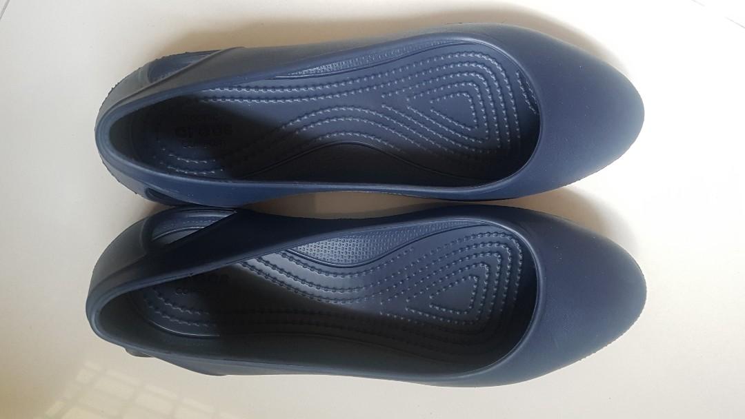 crocs laura flat review