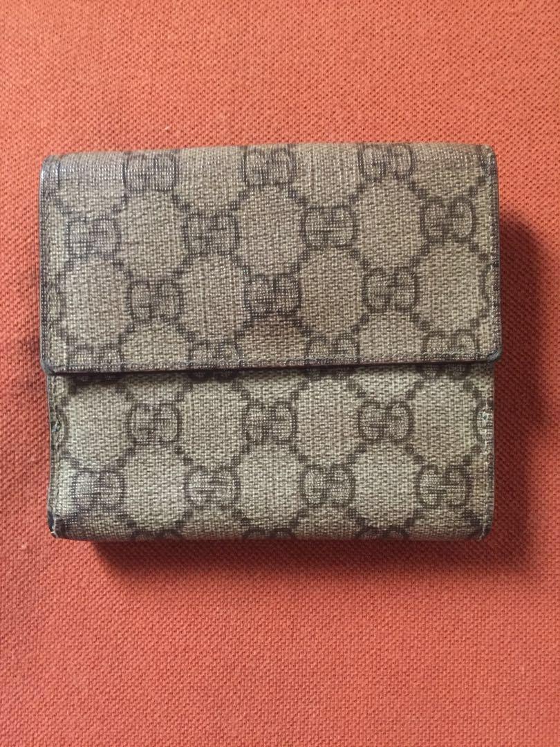 Gucci - leather wallet (Category: Luxury Bags & Wallets) located in Manila. Submitted by iceMONQ (Listing ID 213133384, Image 2). Description: - Gucci authentic leather wallet - Batch code: 1158520416 - With signs of usage very minimal only as shown in pictures Contact #: 09209687743 RFS: One of my rare collections but need to dispose of things Meetups: LRT Tayuman.