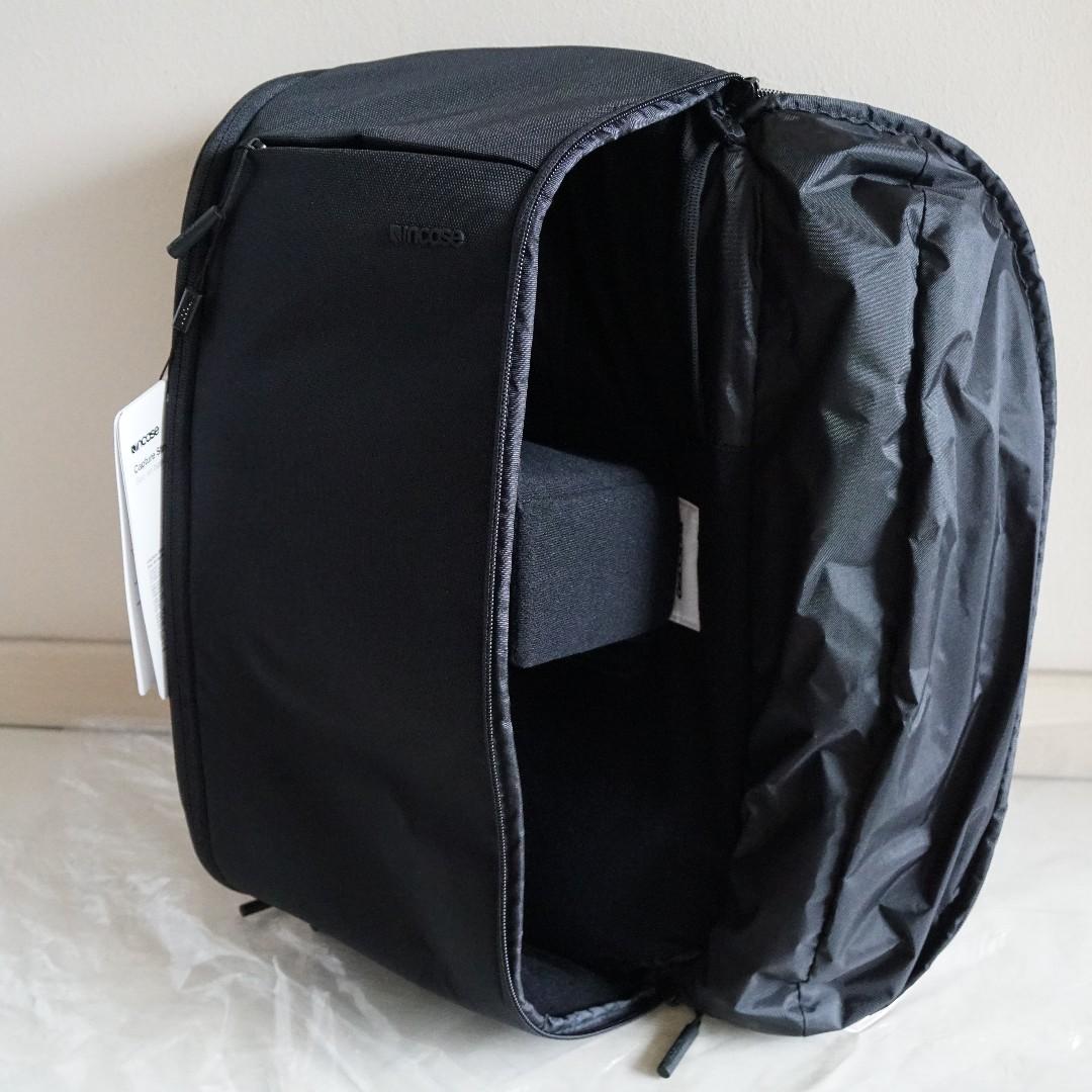 Incase capture sling outlet pack