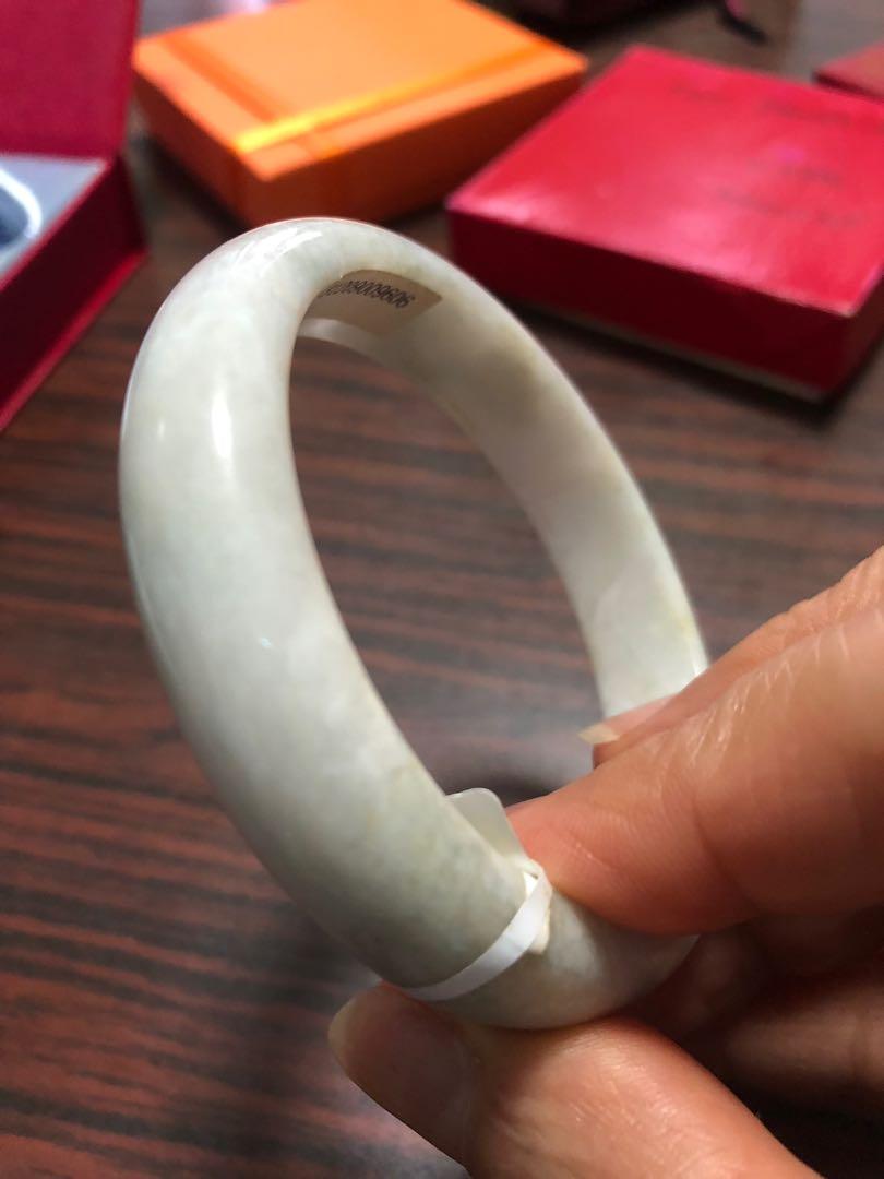 Jade bangle (Category: Necklaces) located in Singapore. Submitted by teetee21 (Listing ID 220758643, Image 4). Description: Excellent piece of jade bangle A grade with certificate and box. Brand new with tag. .