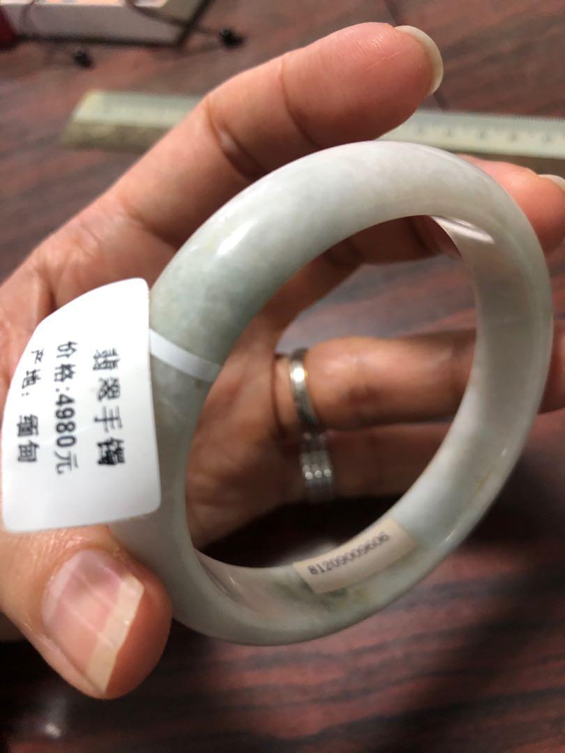 Jade bangle (Category: Necklaces) located in Singapore. Submitted by teetee21 (Listing ID 220758643, Image 1). Description: Excellent piece of jade bangle A grade with certificate and box. Brand new with tag. .