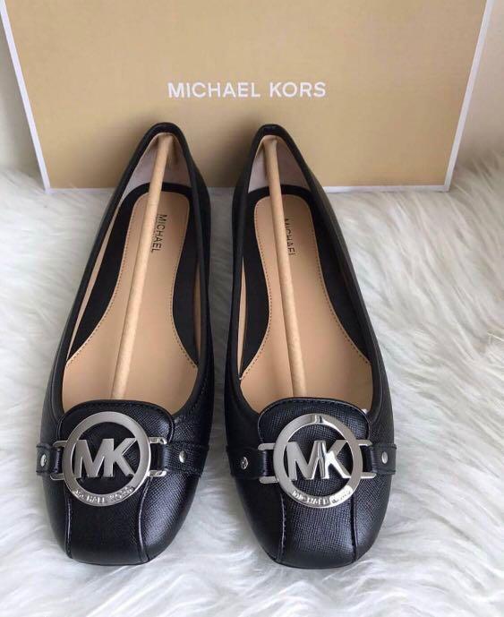 Michael Kors Fulton Black Silver Hardware Size 7.5