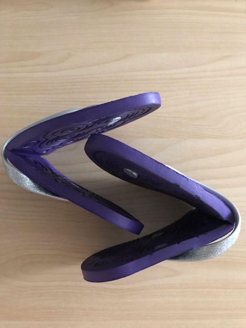 Salvatos folding store flip flops