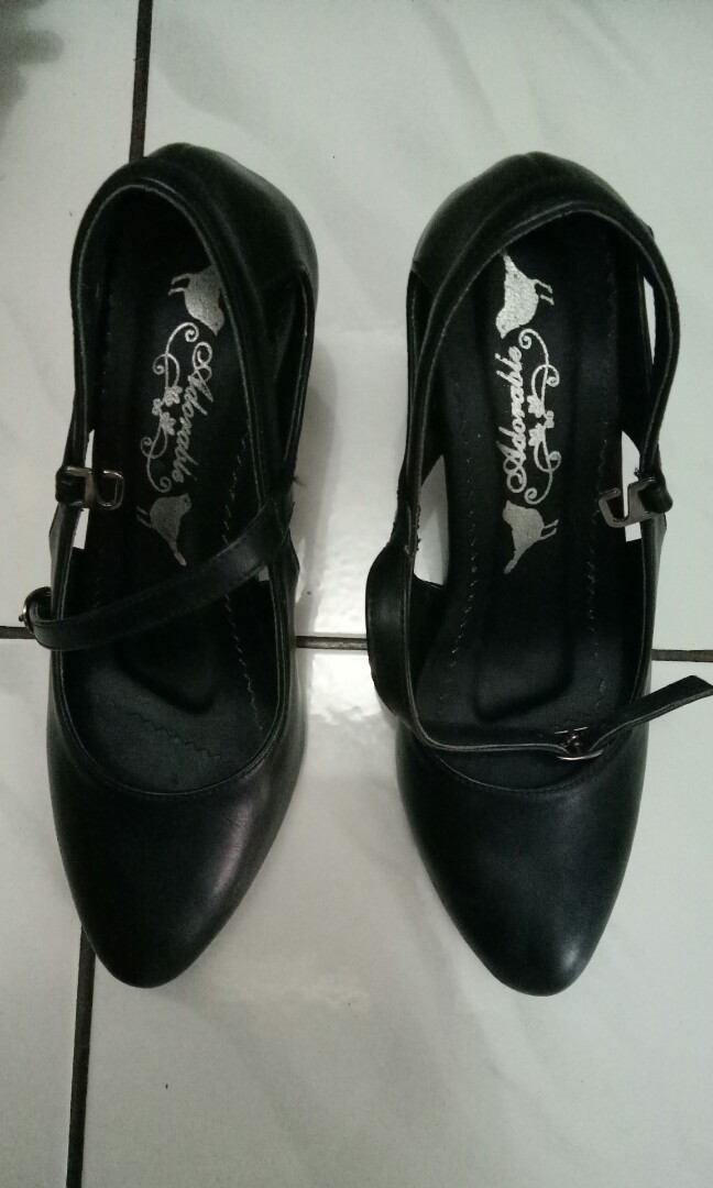 Sepatu Hak Tinggi Wanita Warna Hitam Fesyen Wanita Sepatu Di Carousell