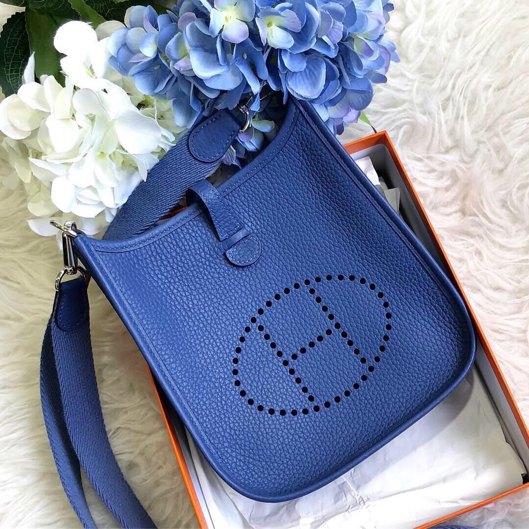 Hermes, Leather Sac Evelyne 16 e taurillon clémence in Blue Brighton