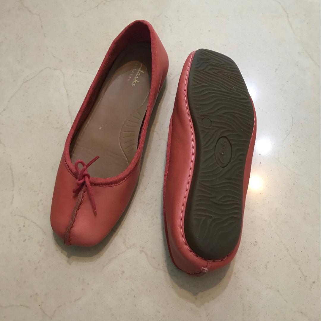 clarks red flats