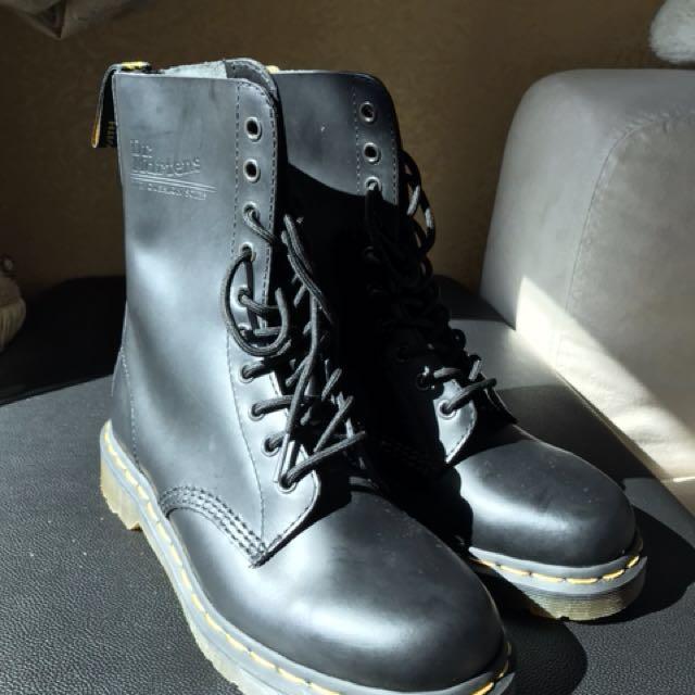 dr martens original black