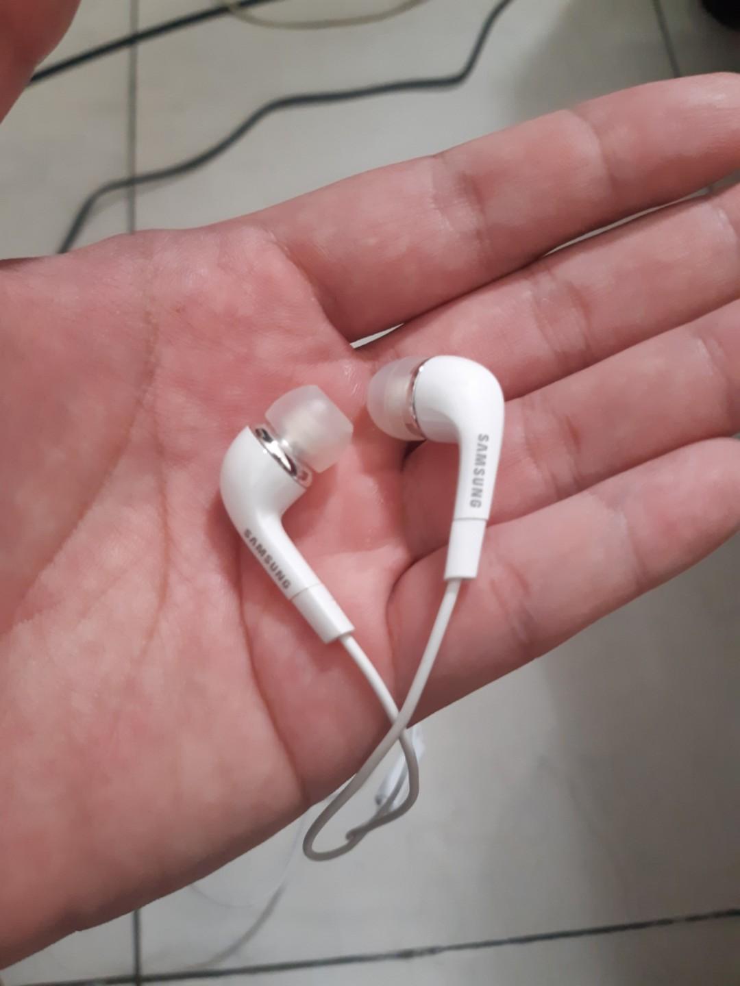 Original Earphone Samsung A8 Elektronik Audio Di Carousell