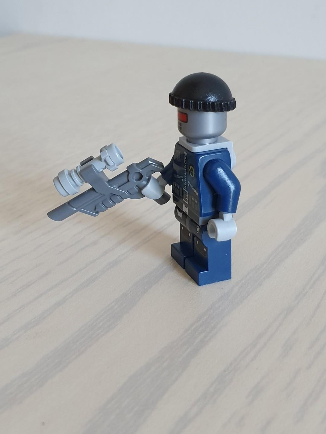Lego super secret deals police minifigures