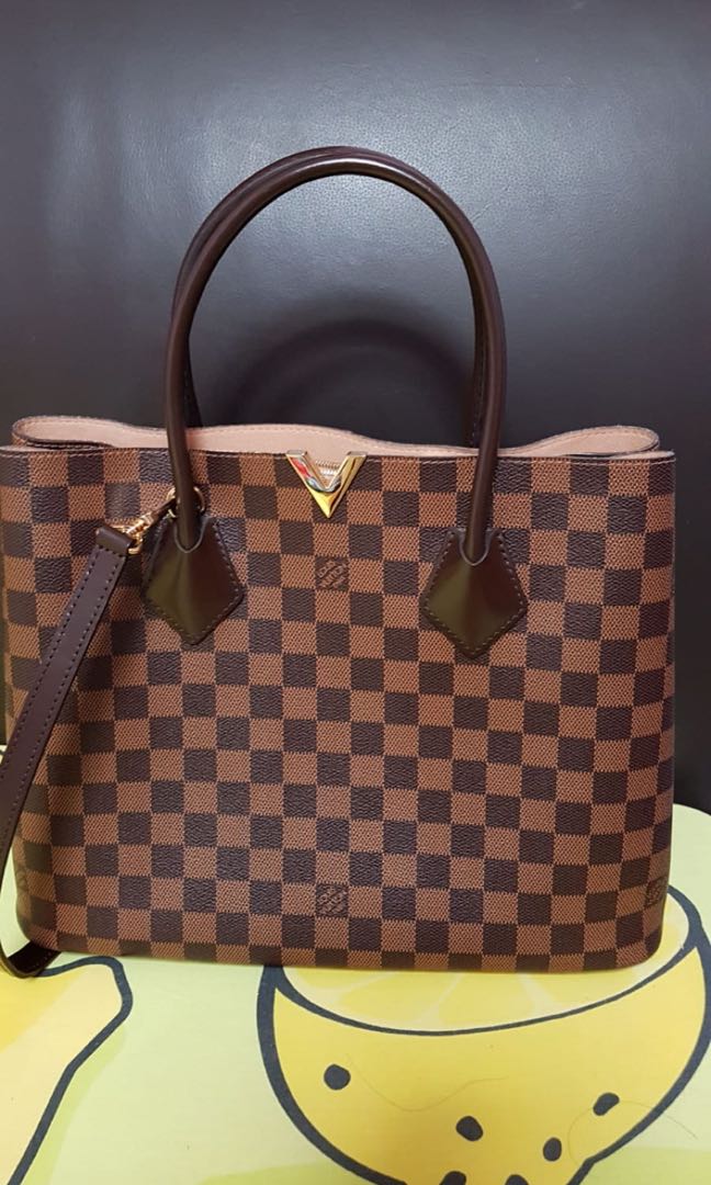 LV (Category: Cross-body Bags) located in Singapore. Submitted by casperaish (Listing ID 220885113, Image 2). Description: Bought in Paris but never use.