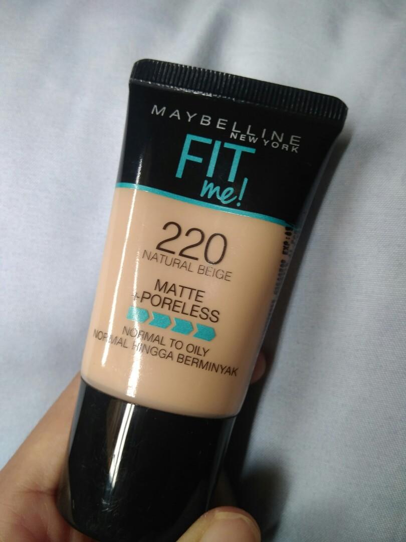 Baru Sekali Oles Maybelline Fit Me Matte Poreless Foundation Shade 220 Natural Beige 18ml Kesehatan Kecantikan Rias Wajah Di Carousell