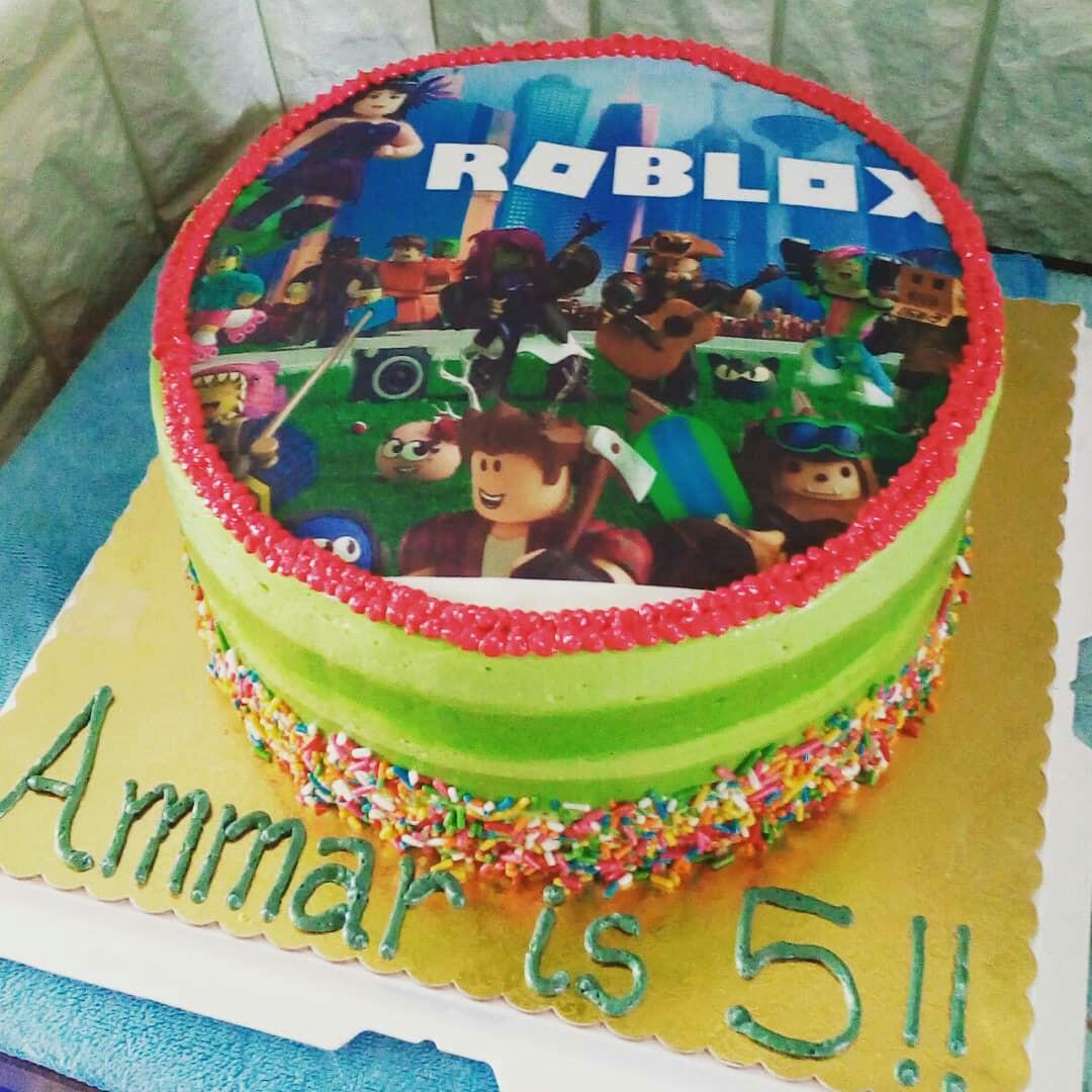 Roblox Ombre Cake 8inch Round Food Drinks Baked Goods On Carousell - roblox macarons