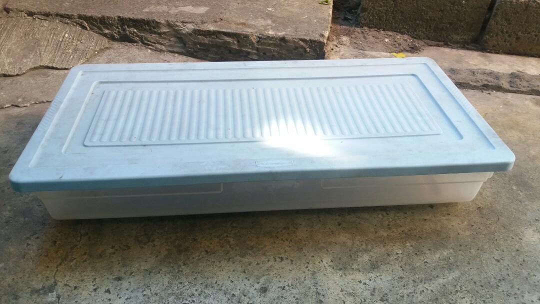 Rubbermaid plastic container (Category: Food Organization & Storage) located in Makati City. Submitted by rizzfranz (Listing ID 220921154, Image 1). Description: .