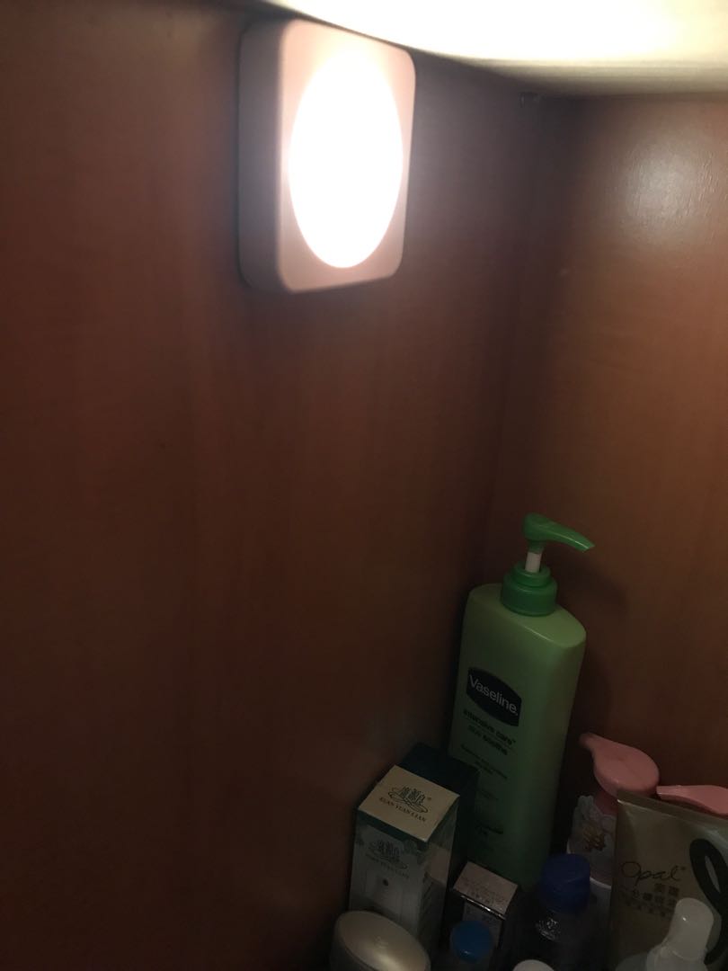 Sensor light (Category: Lighting) located in Singapore. Submitted by yeemun_0509 (Listing ID 220862126, Image 3). Description: New sensor light. Able to put in cupboard or drawer, staircases or any other places you like. Light on when detect movement. 2level adjustable brightness. Use 1 AAA battery. Magnet behind which you can stick on metal or hang it on. Pm if interested. Only meet up at Tiong Bahru MRT/ Bukit Batok mrt.