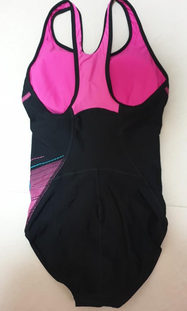 Speedo Swim Suit with padding, Size 32, Sports Equipment, Sports